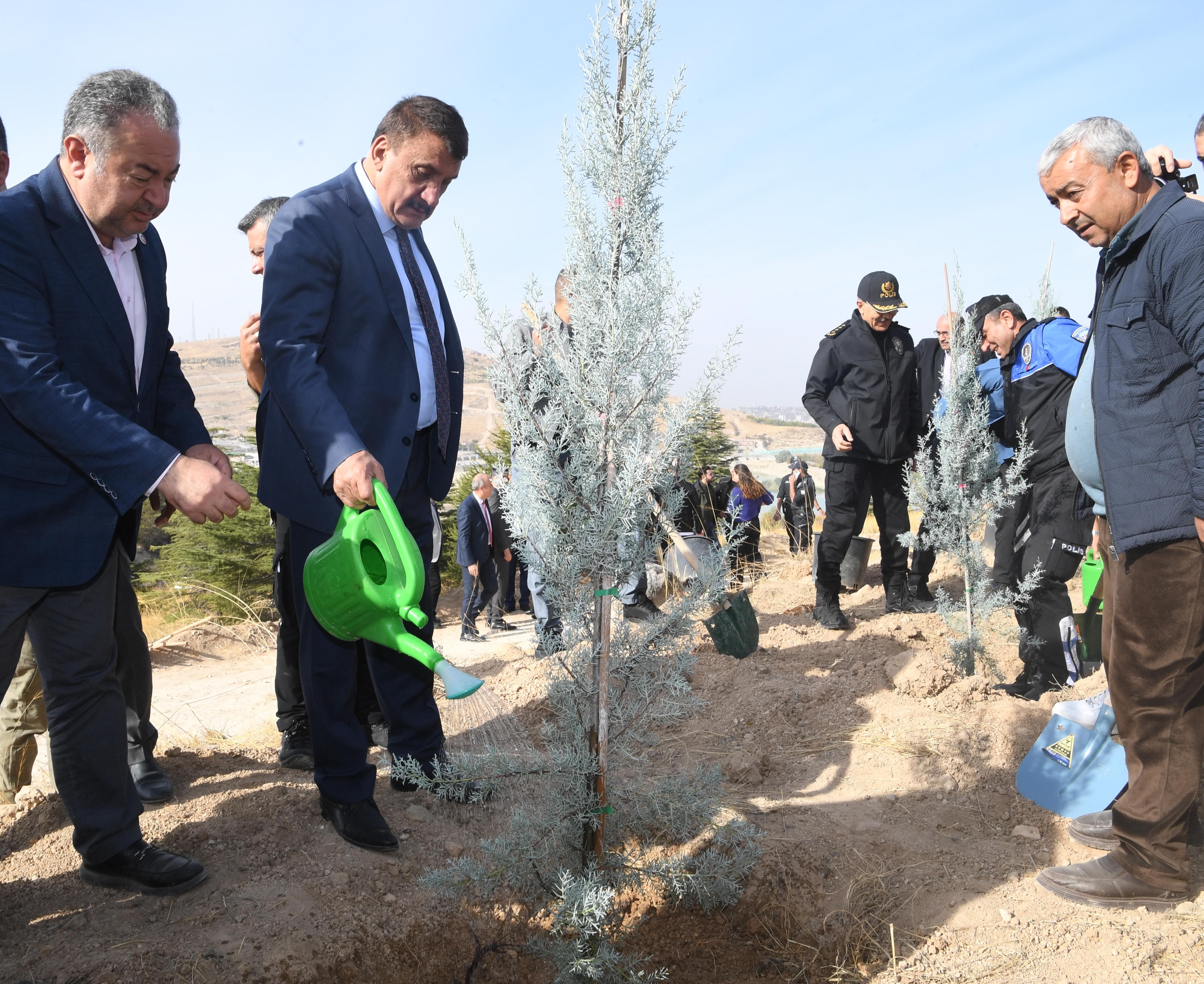 100. Yıl Dolayısıyla 1000 Fidan Toprakla Buluştu