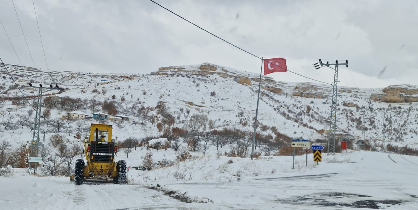 129 Mahallenin Yolu Kapandı