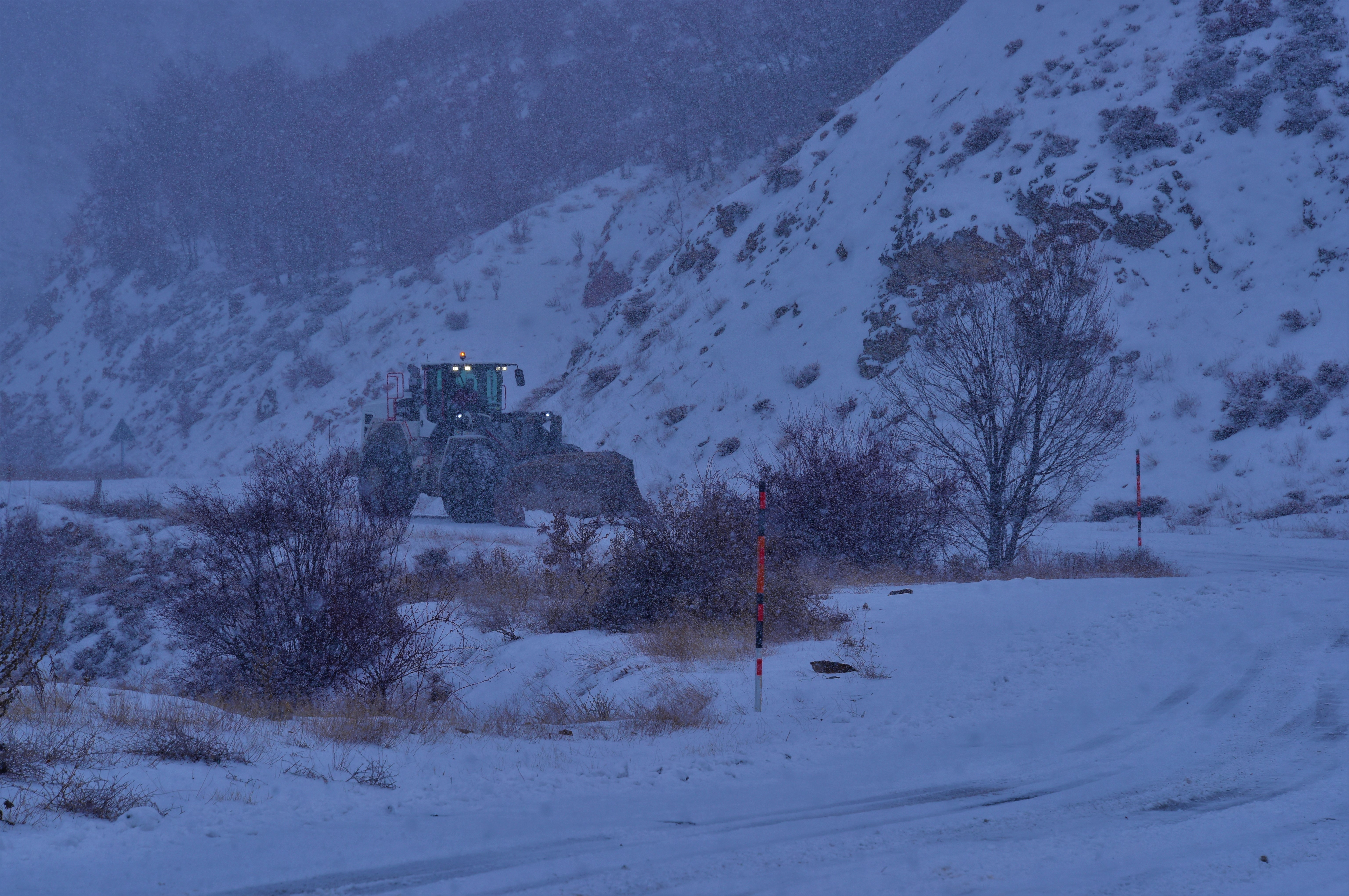 141 Mahallenin Yolu Kardan Kapalı