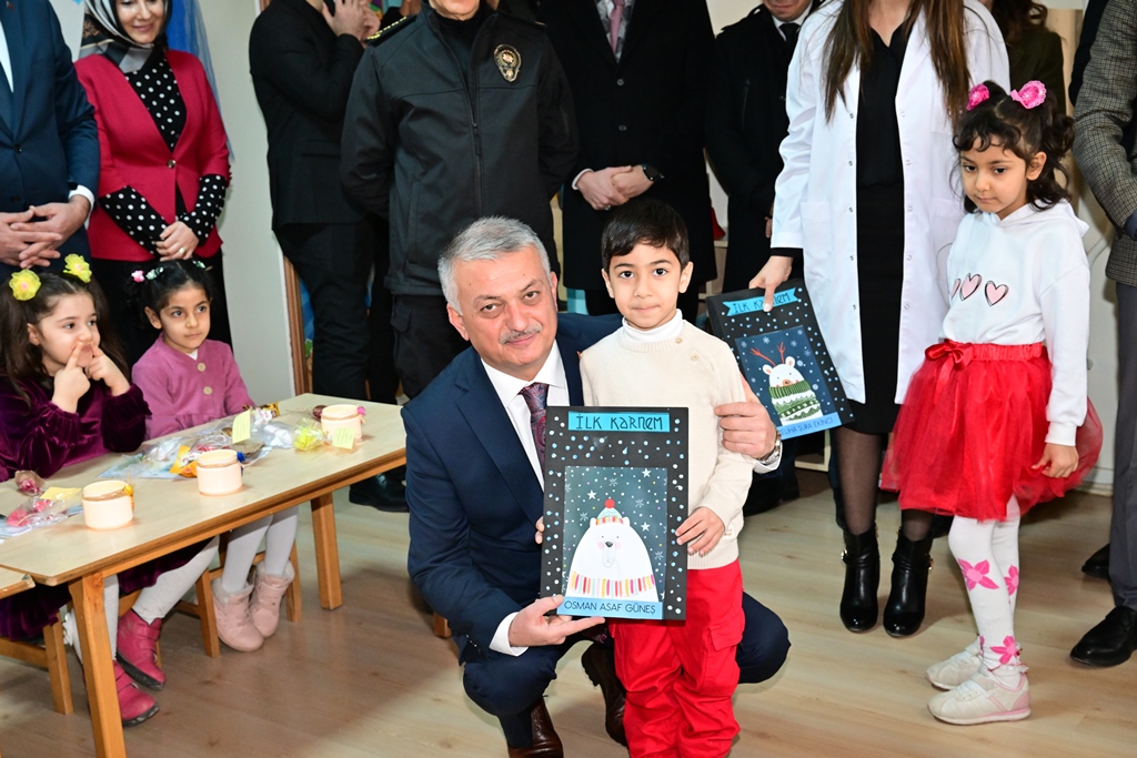 148 Bin 771 Öğrenci Karnelerini Aldı