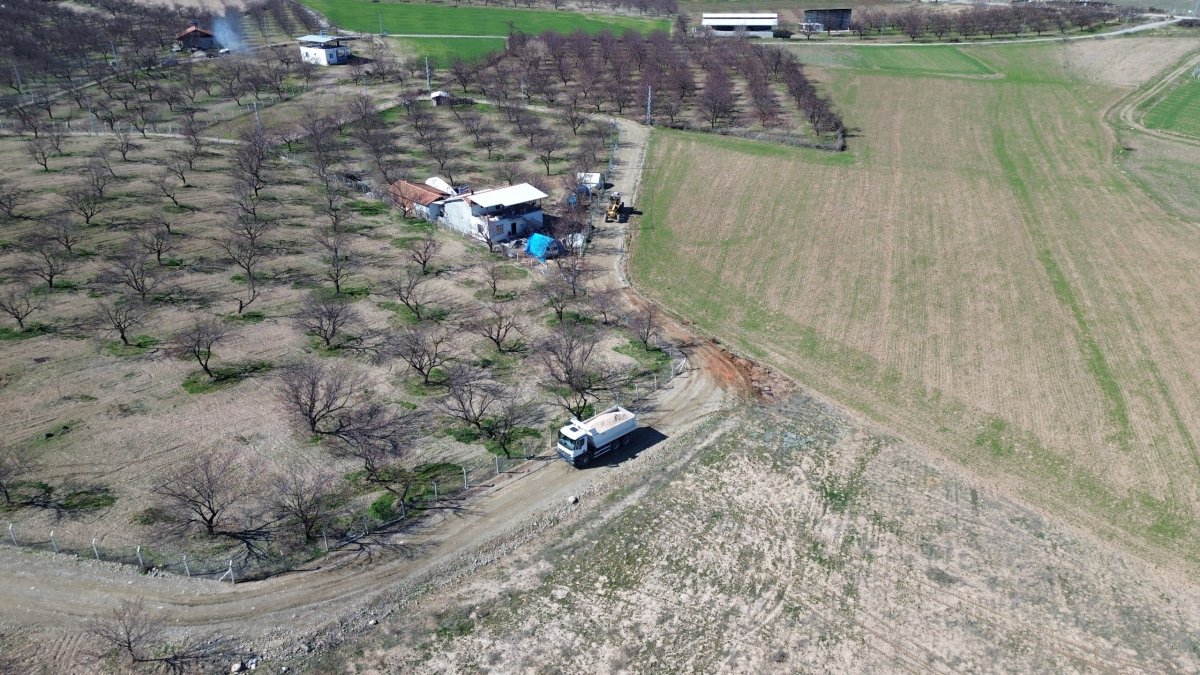 BATTALGAZİ’DE KIRSAL MAHALLELERDE YOL ÇALIŞMALARI SÜRÜYOR