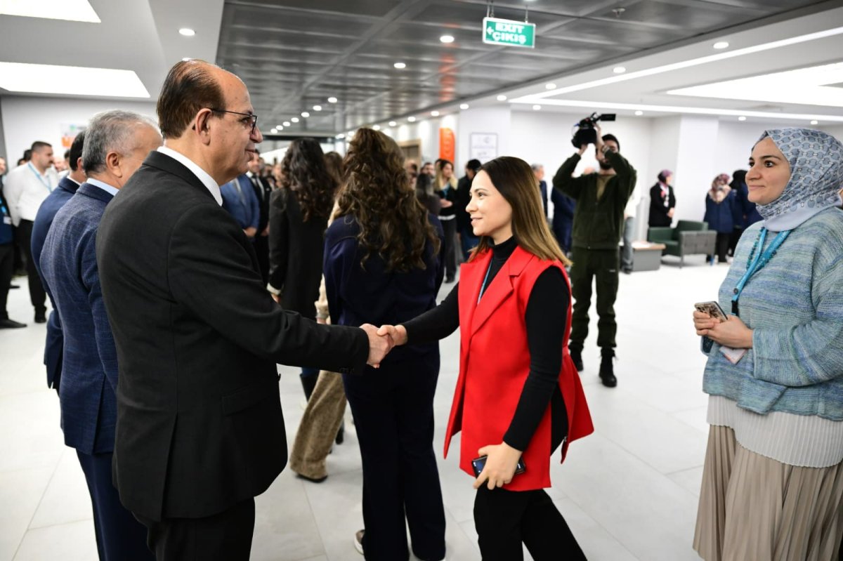 BAŞKAN GEÇİT, BELEDİYE PERSONELLERİYLE BAYRAMLAŞTI