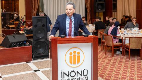 Rektör Akpolat, TÖTM Personeliyle İftar Yemeğinde Bir Araya Geldi