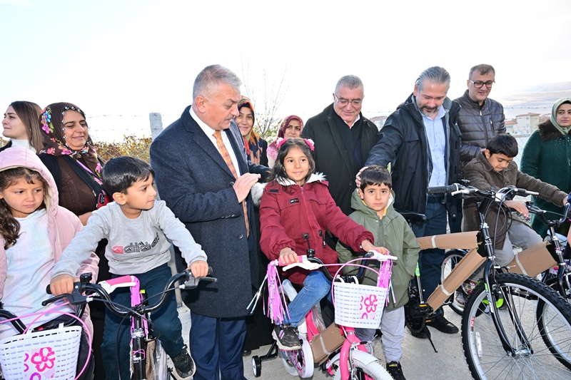 287 Çocuğa Bisiklet Hediye Edildi