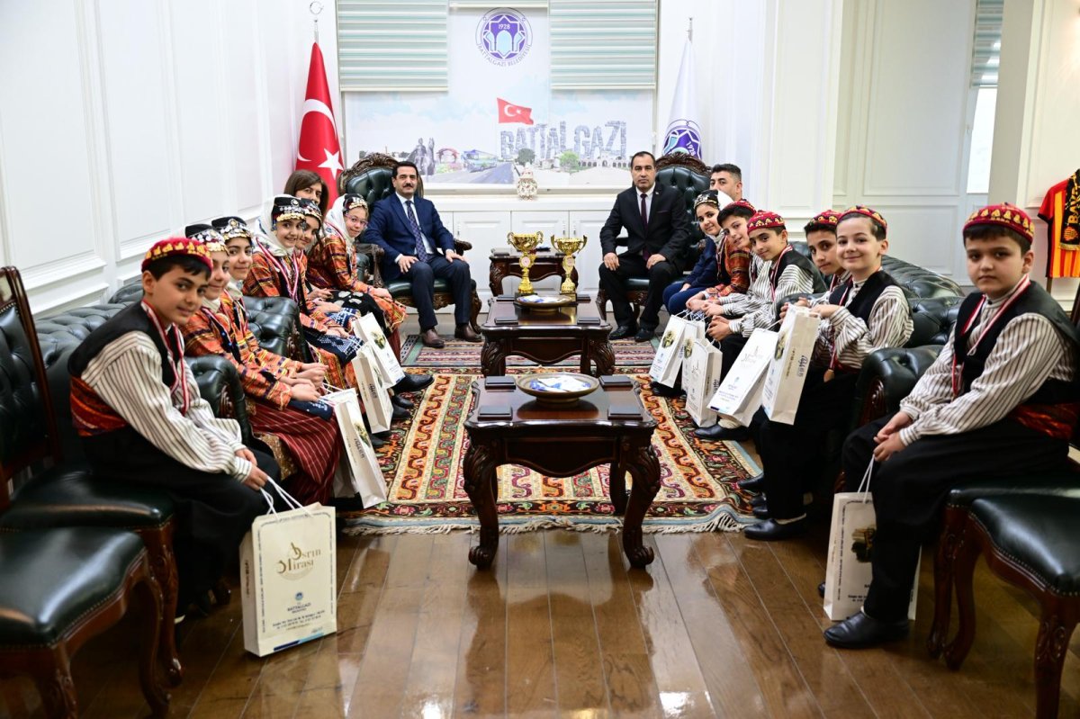 BAŞKAN TAŞKIN, İL ŞAMPİYONU FOLKLOR EKİBİNİ AĞIRLADI
