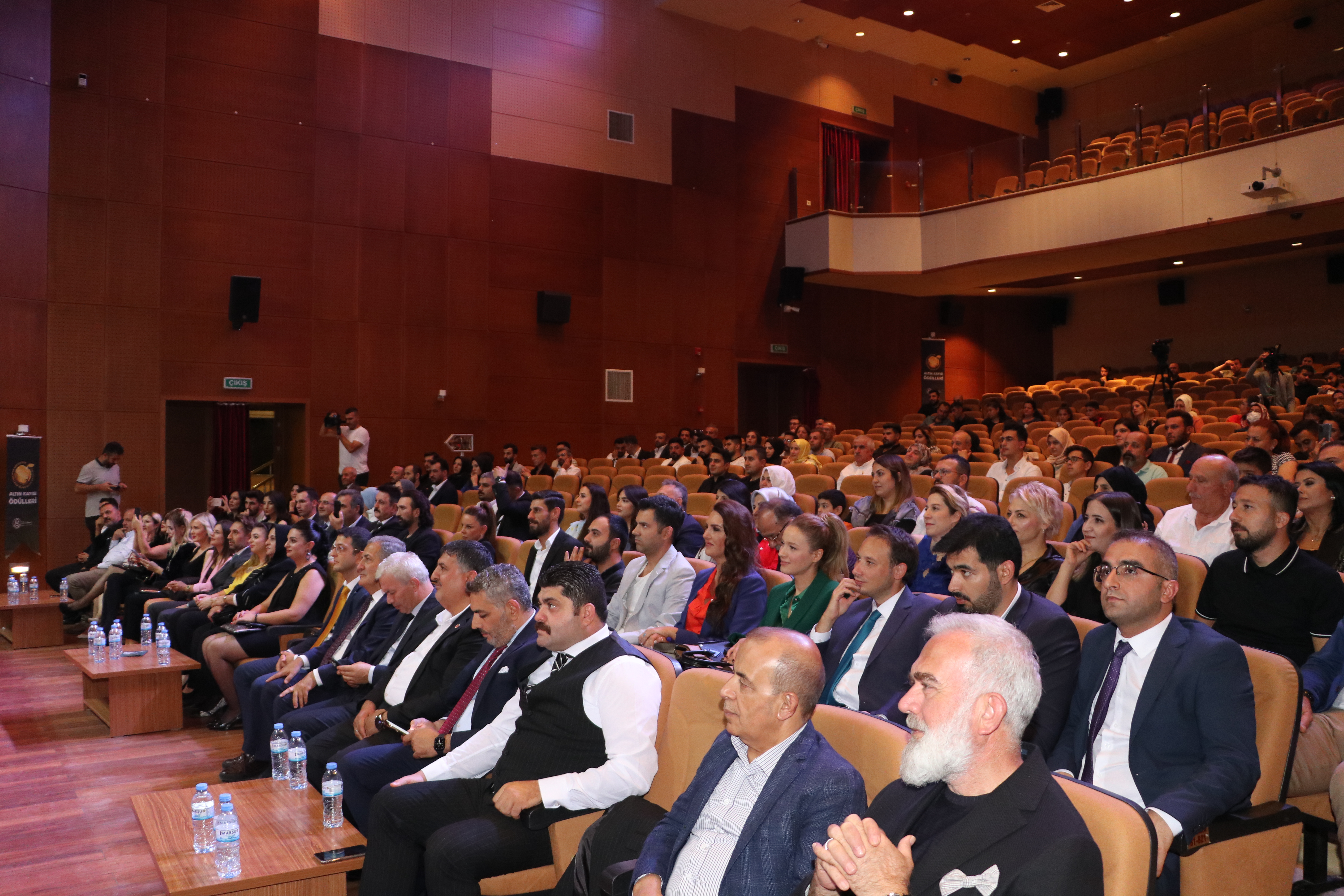 3. “Hoşhanlı Altın Kayısı Ödülleri” Sahiplerini Buldu