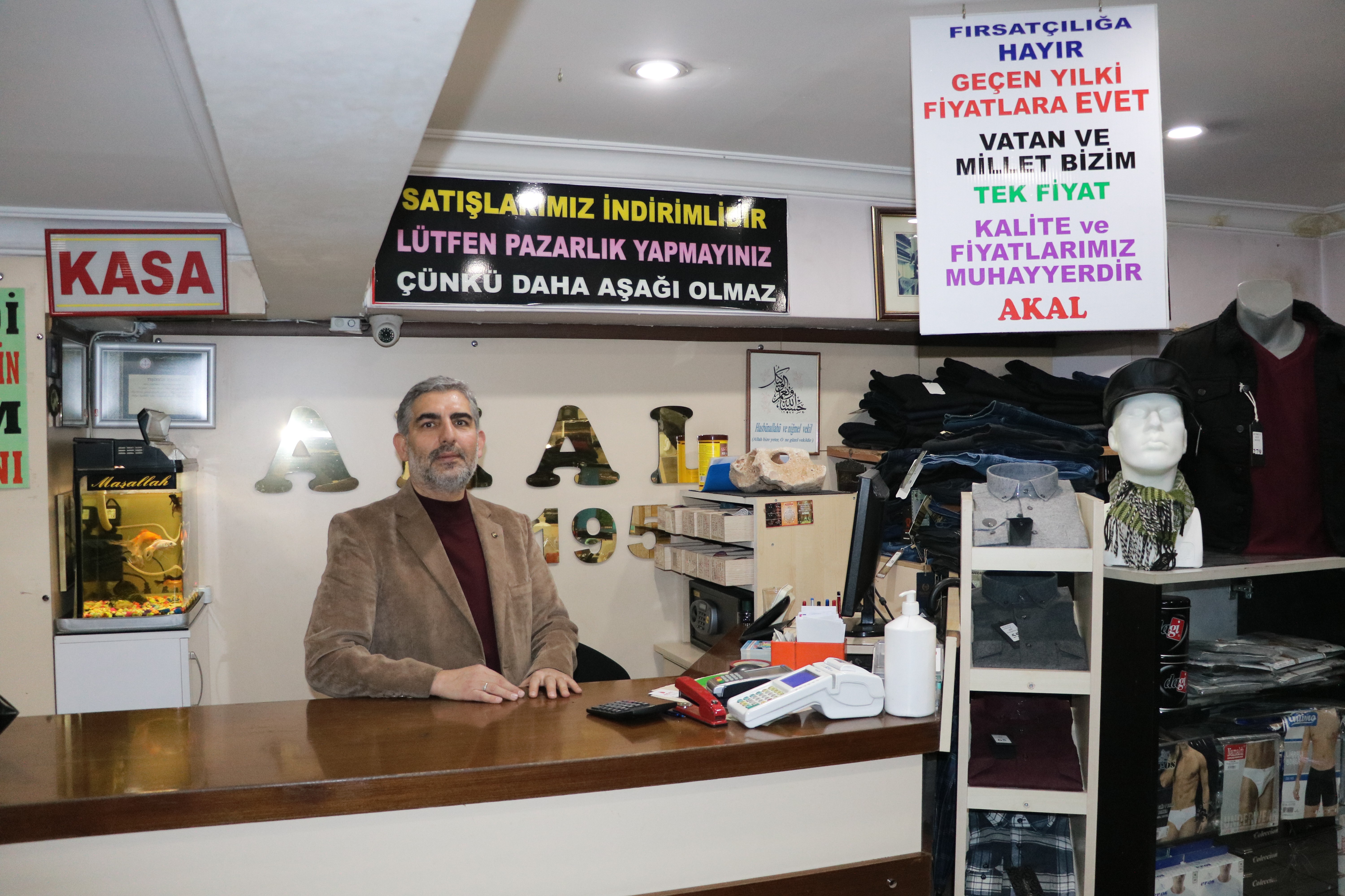 63 Yıldır İnsanları Giydiriyor