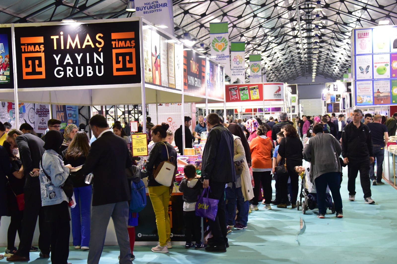 9.Malatya Anadolu Kitap ve Kültür Fuarı’na Kitapseverlerin İlgisi Yoğun