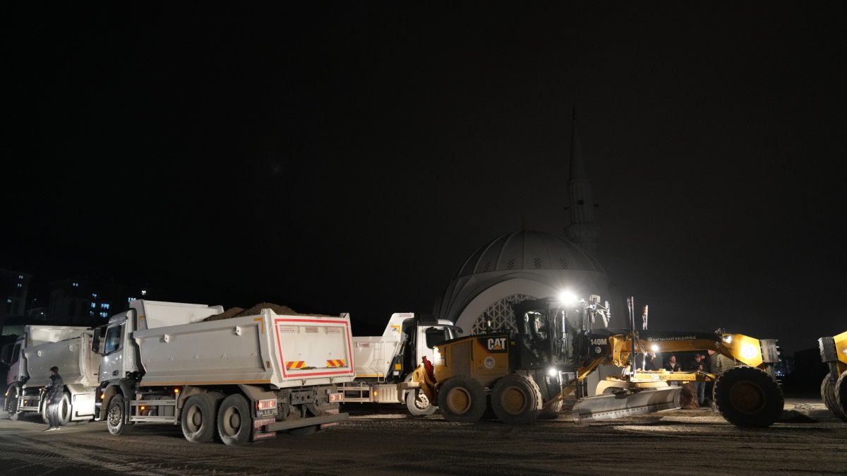 BATTALGAZİ’DE ÇAMURLU TOKİ CAMİ ÇEVRESİNDEKİ ÇALIŞMALAR TAMAMLANDI