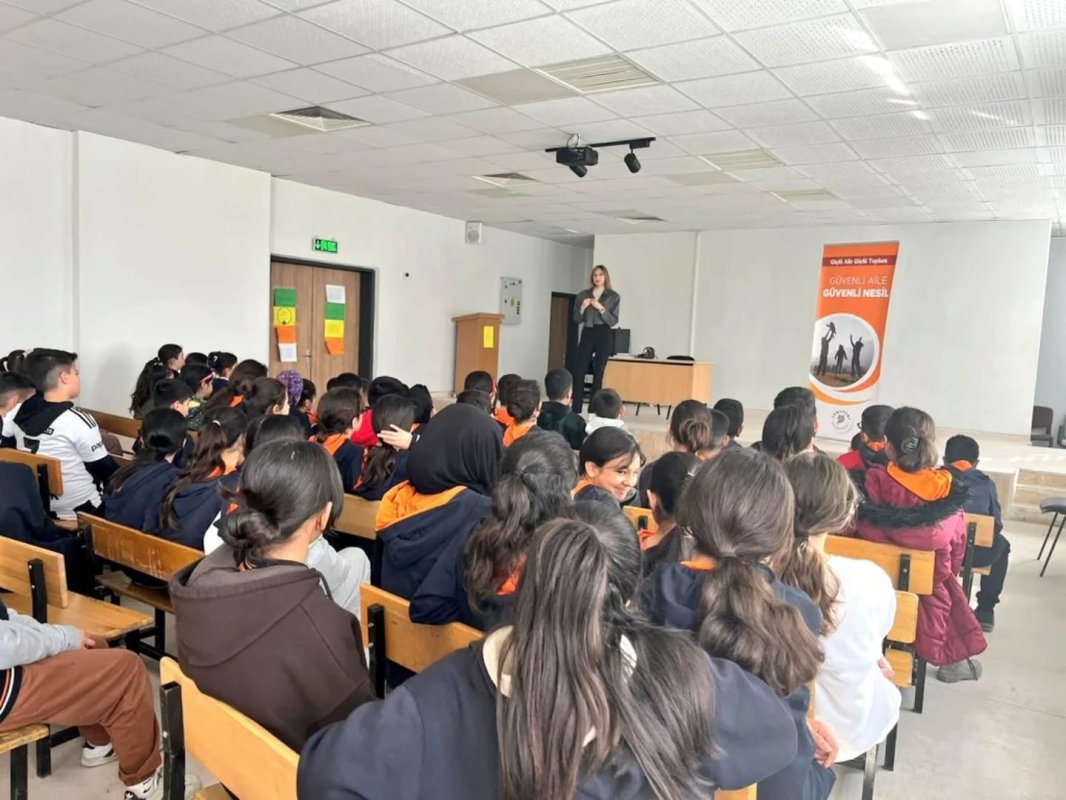 YEŞİLYURT’TA “GÜVENLİ AİLE, GÜVENLİ NESİL” PROJESİYLE GELECEĞE GÜVENLİ ADIMLAR ATLIYOR