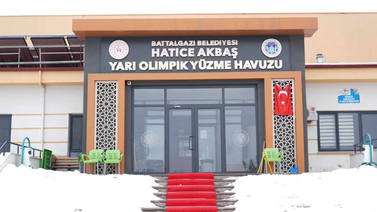 GÖZTEPE HATİCE AKBAŞ YARI OLİMPİK YÜZME HAVUZU’NDA YENİ DÖNEM EĞİTİMLERİ