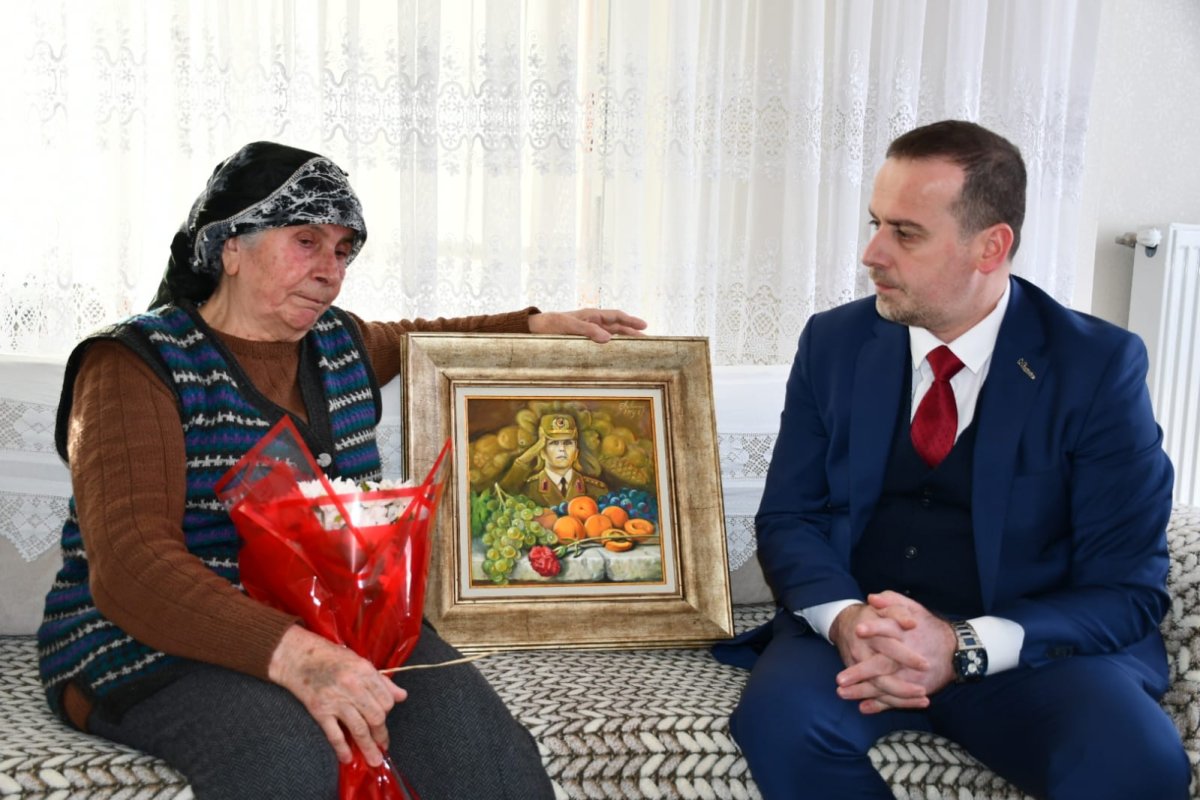 Şehit Yarbay Songül Yakut’un Annesine Kadınlar Günü Ziyareti