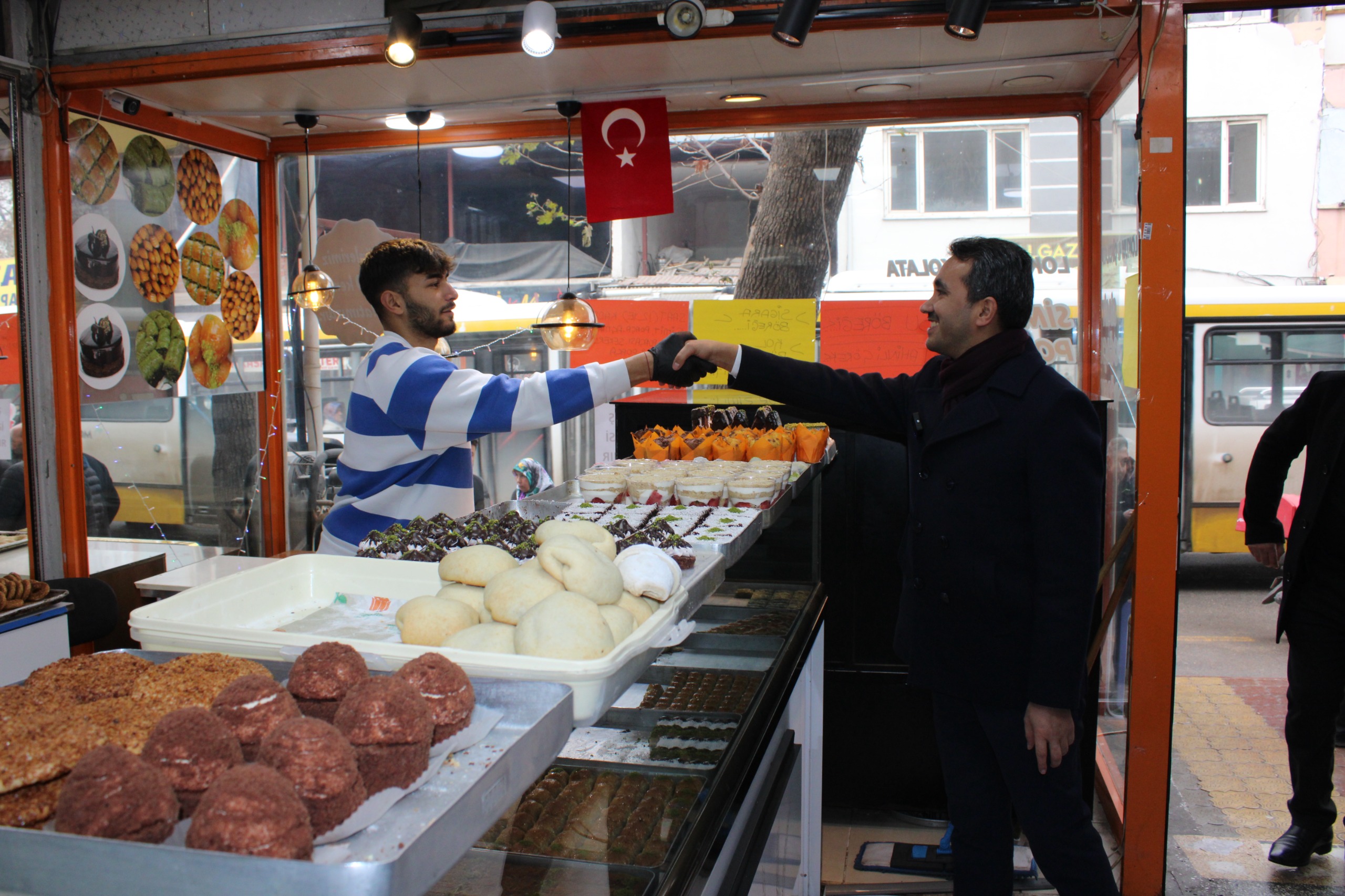 Aday Adayı Okyay'dan Esnaf Ziyareti