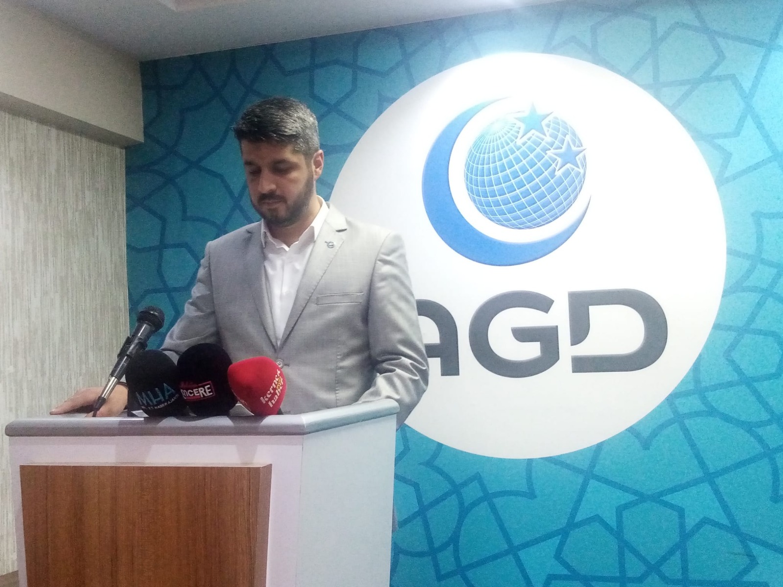 AGD Çıplak Heykel İçin İmza Toplayacak