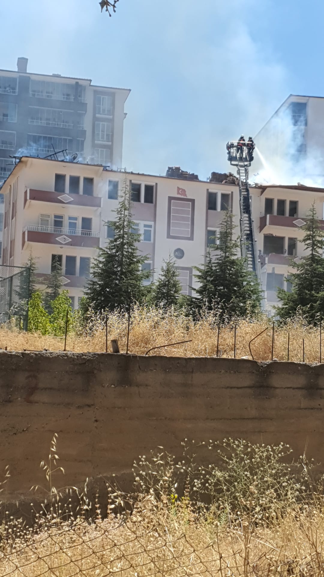 Ağır Hasarlı Binada Yangın