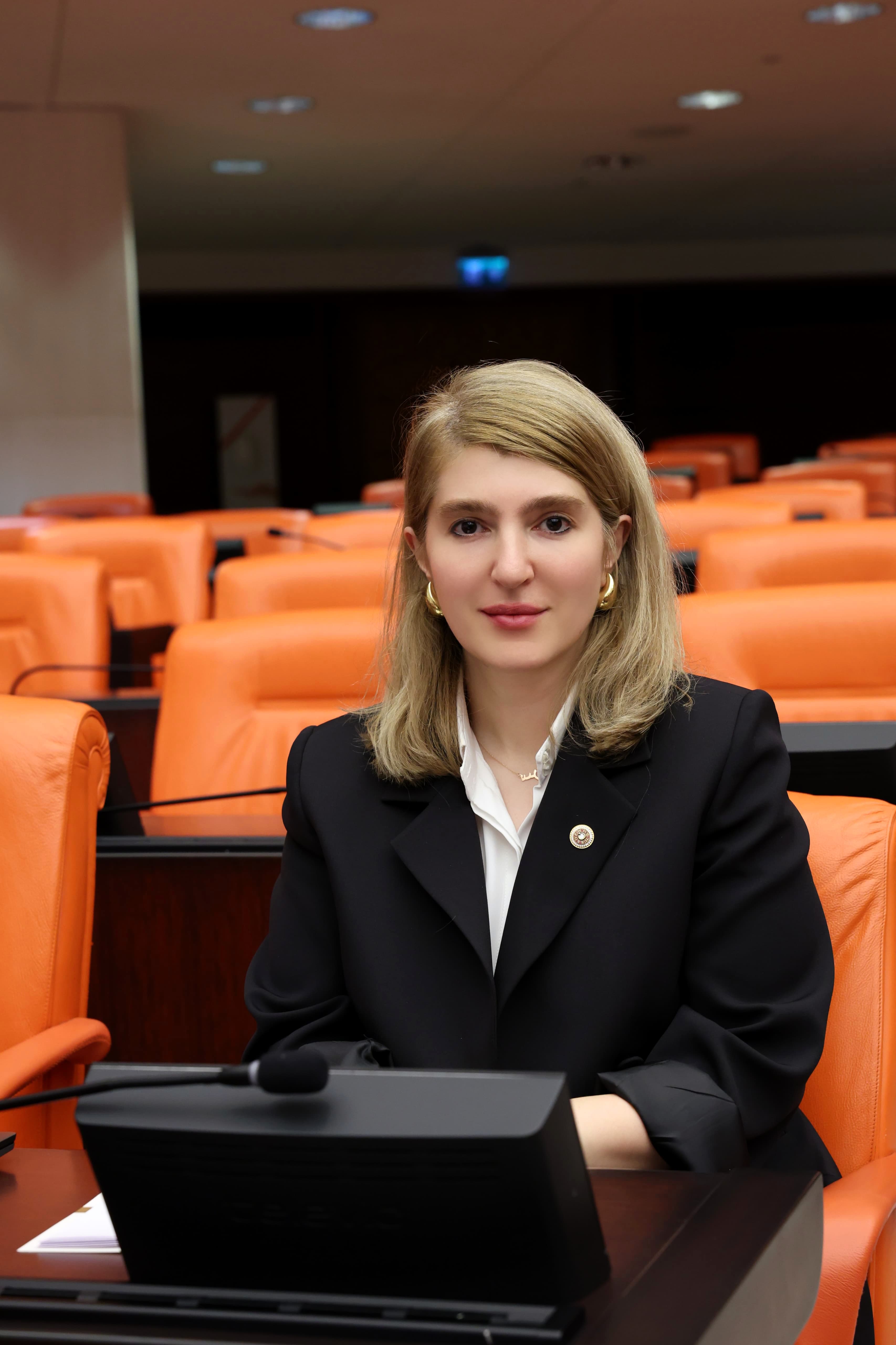 AK PARTİ MALATYA MİLLETVEKİLİ İNANÇ SİRAÇ KARA ÖLMEZTOPRAK’IN BAYRAM MESAJI