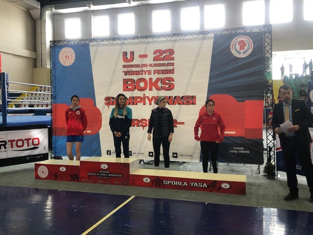 Akçadağ’ın altın eldivenleri şampiyon