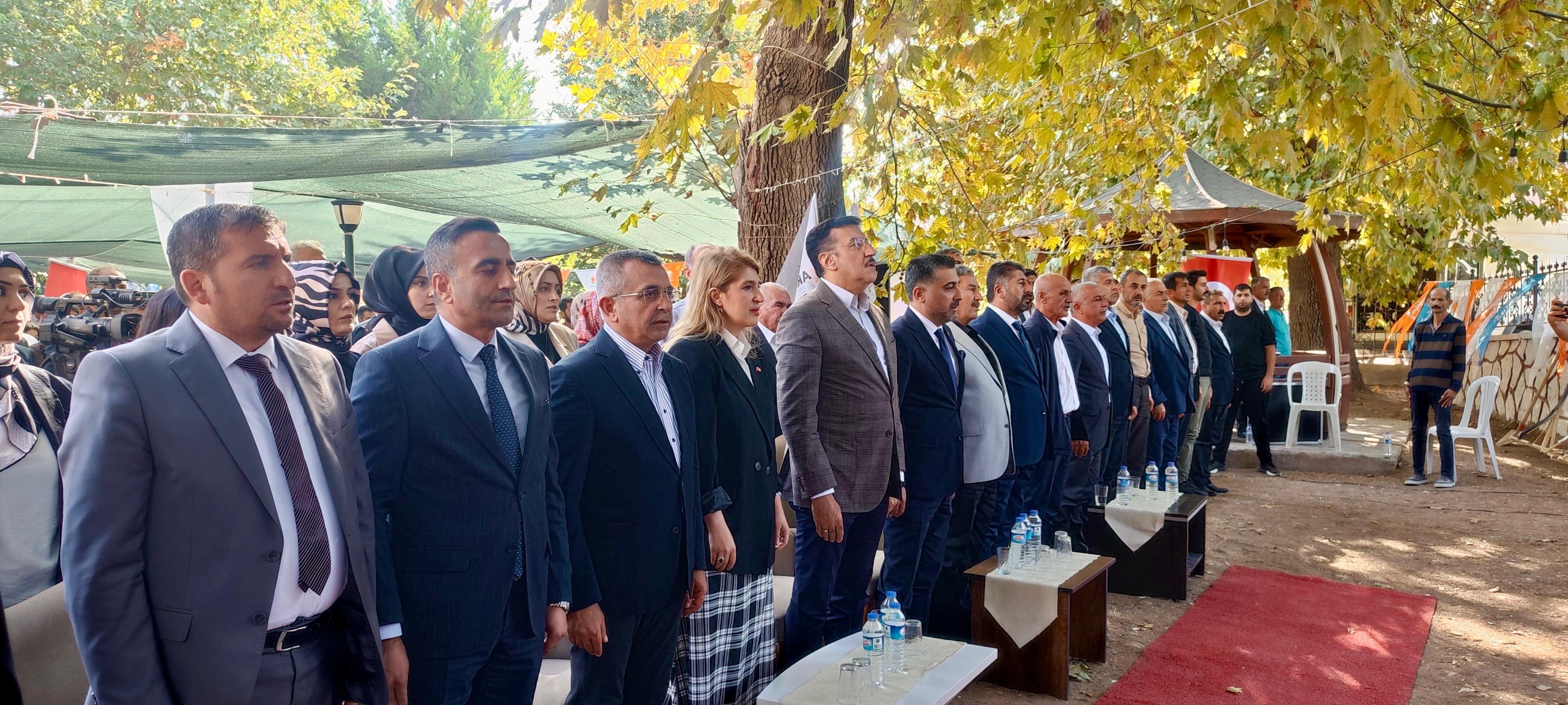 "AKÇADAĞ'IN UMUT VEREN YARINLARI İÇİN ÇALIŞIYORUZ"