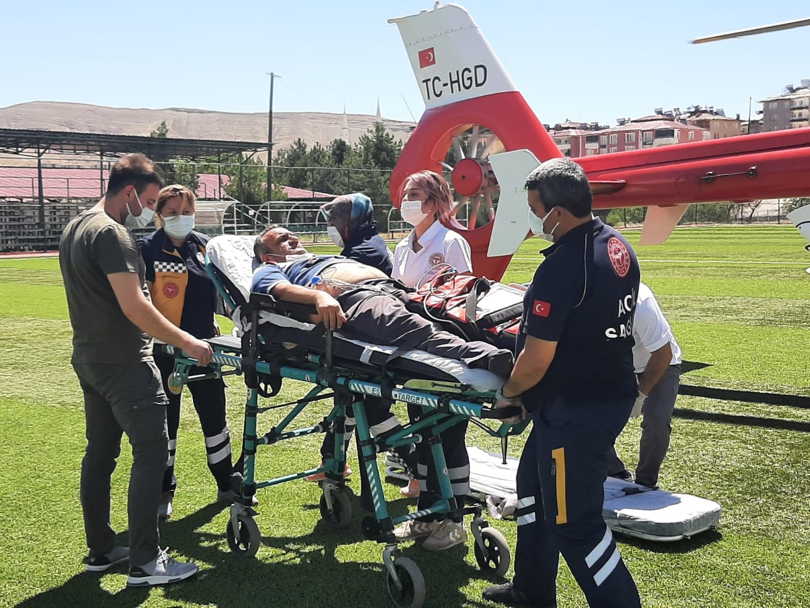 Ambulans helikopter can kurtardı