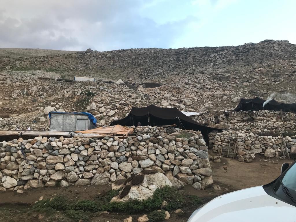 Aşı ekipleri dağ taş dinlemiyor