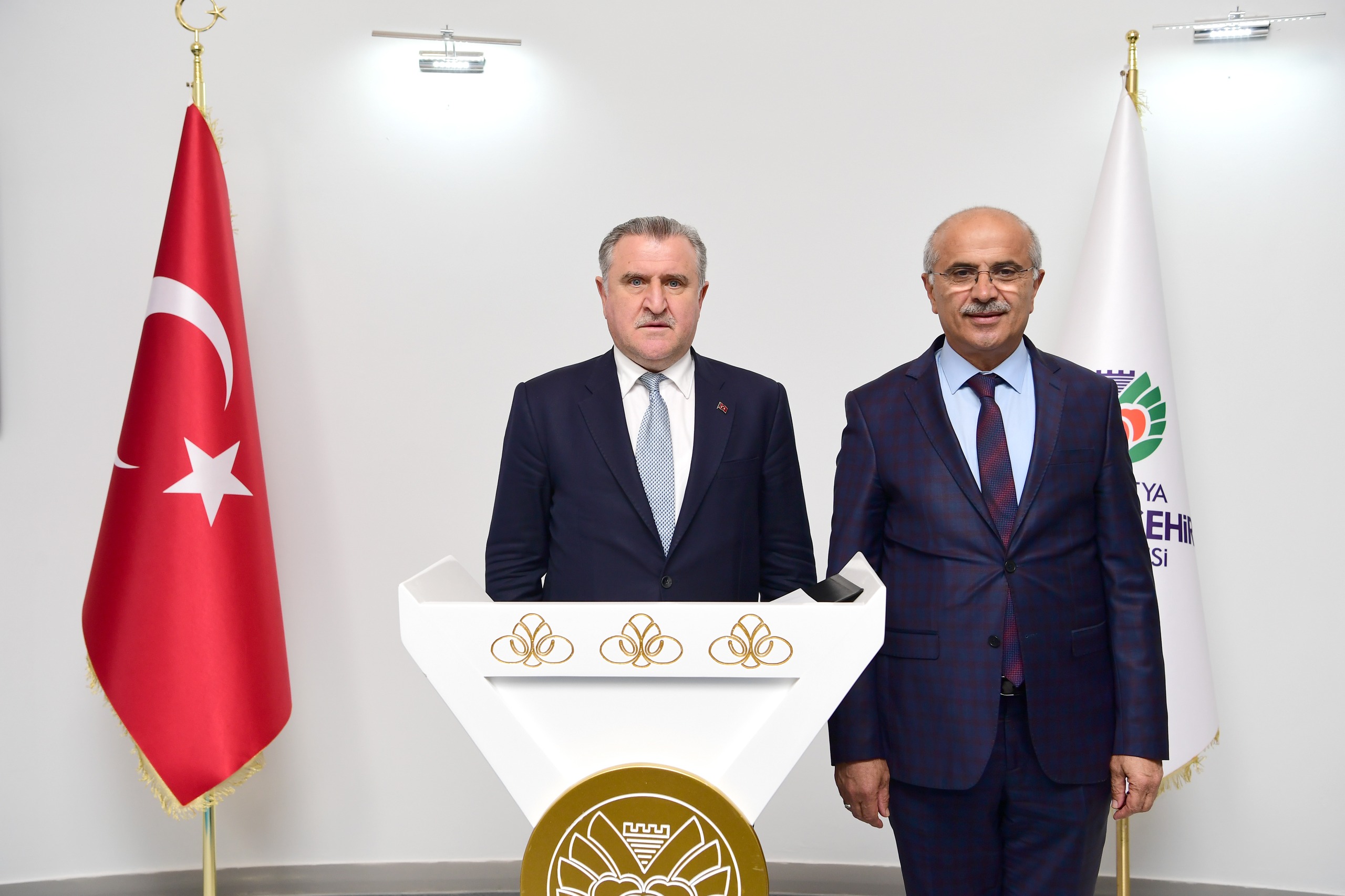 BAKAN BAK’TAN BÜYÜKŞEHİR BELEDİYESİ’NE ZİYARET