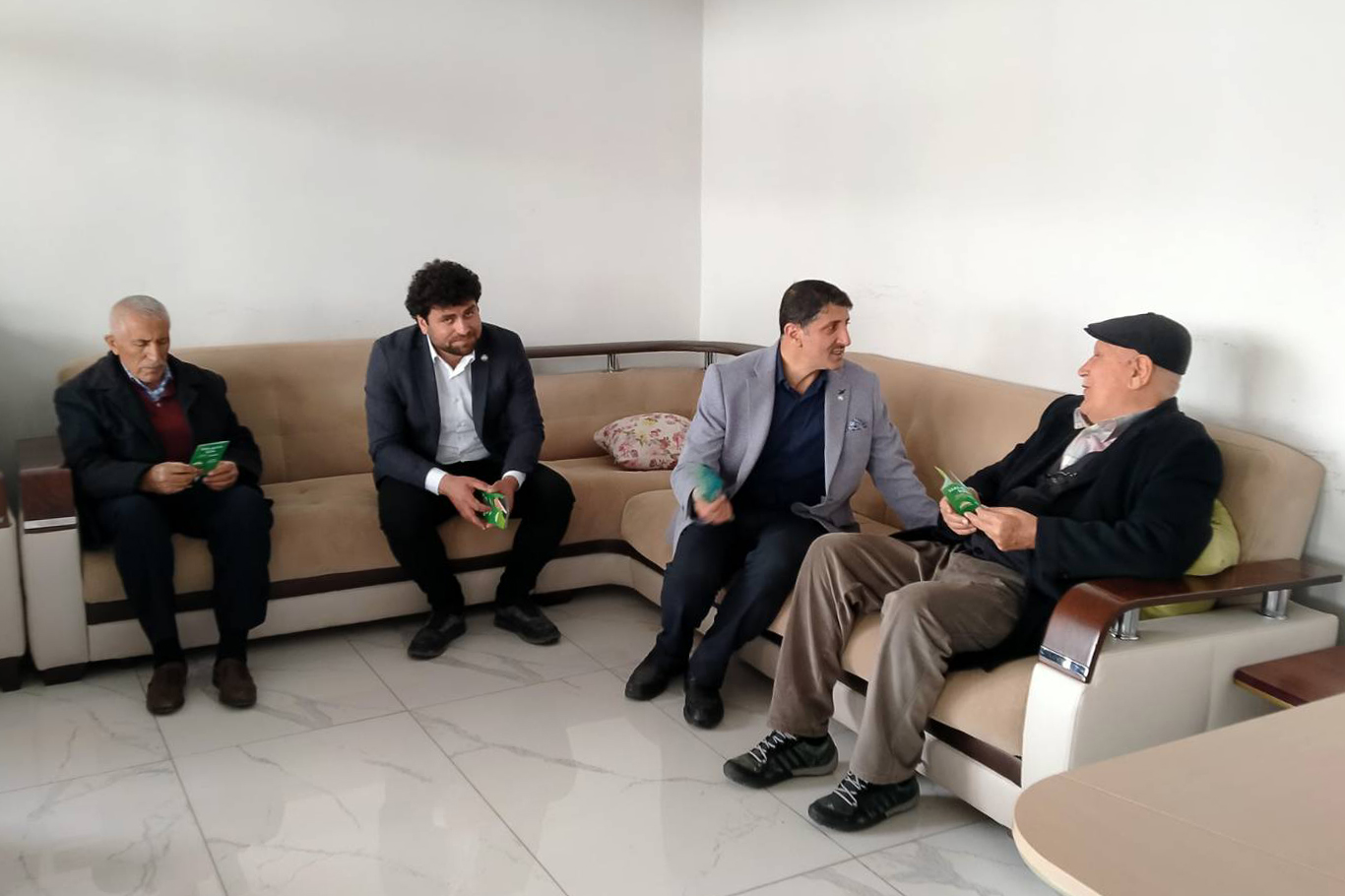 Başkan Adayı Dönmezer: "Dürüst Belediyecilik ve Gerçek Hizmet İçin Her Evden En Az Bir Oy İstiyoruz"