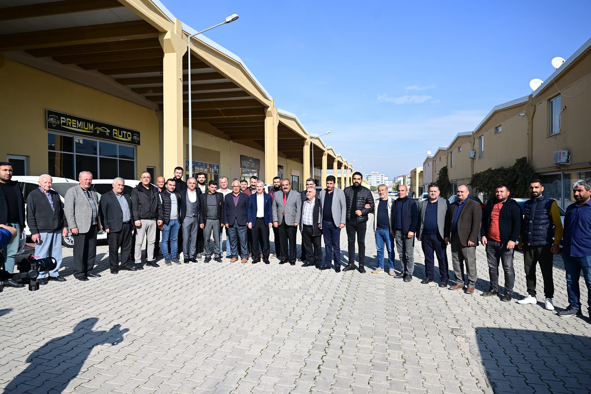 Başkan Çınar'dan Galericiler Sitesi Esnafına Ziyaret