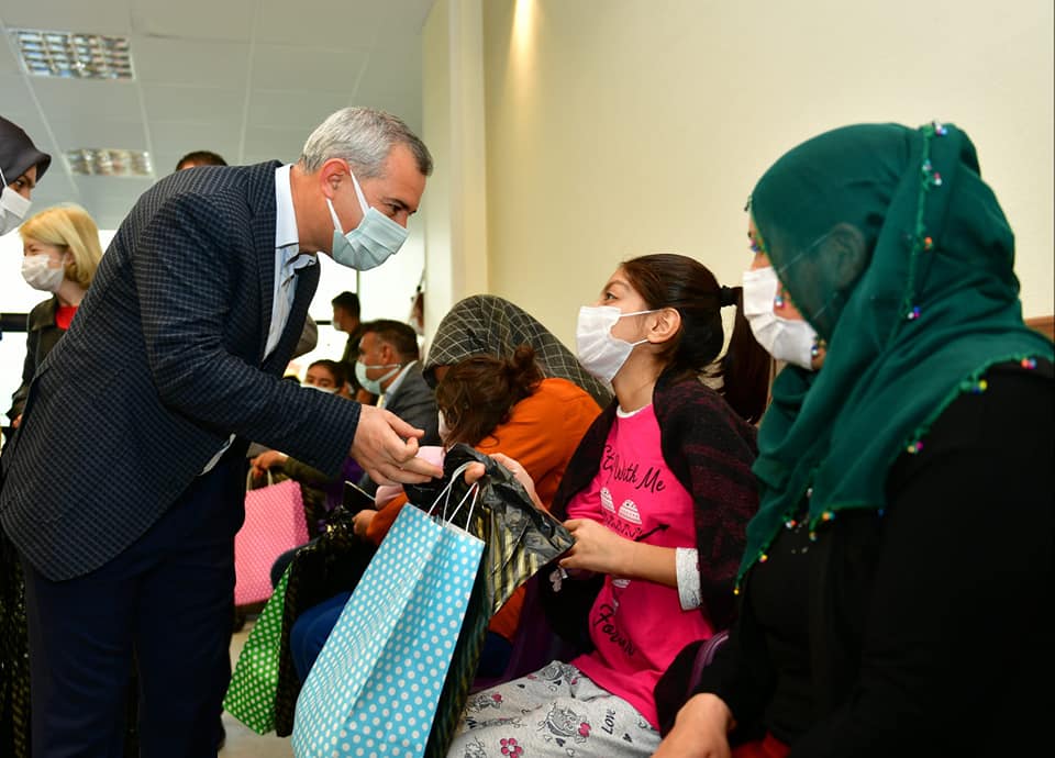 Başkan Çınar Lösemili Çocuklar Ve Ailelerine Moral Verdi