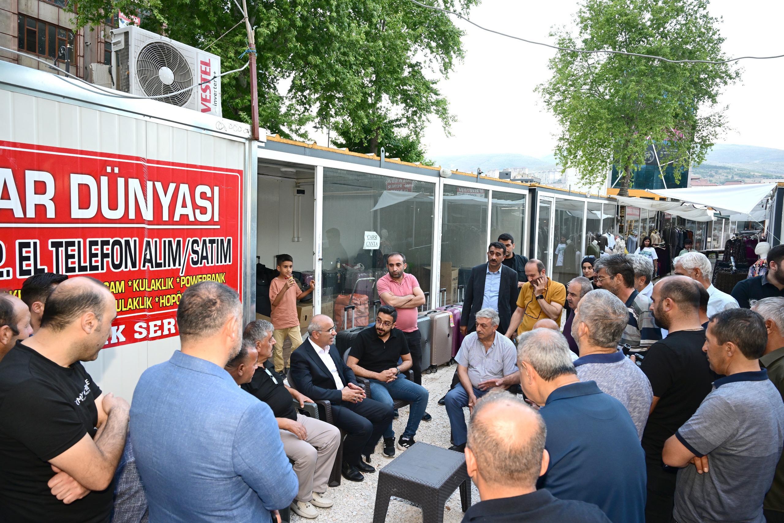 Başkan Er, Konteyner Çarşılarda Hizmet Veren Esnafları Ziyaret Etti