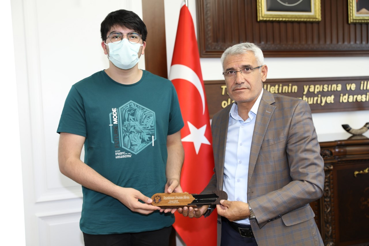 Başkan Güder dünya birincisi Balaban’ı ağırladı