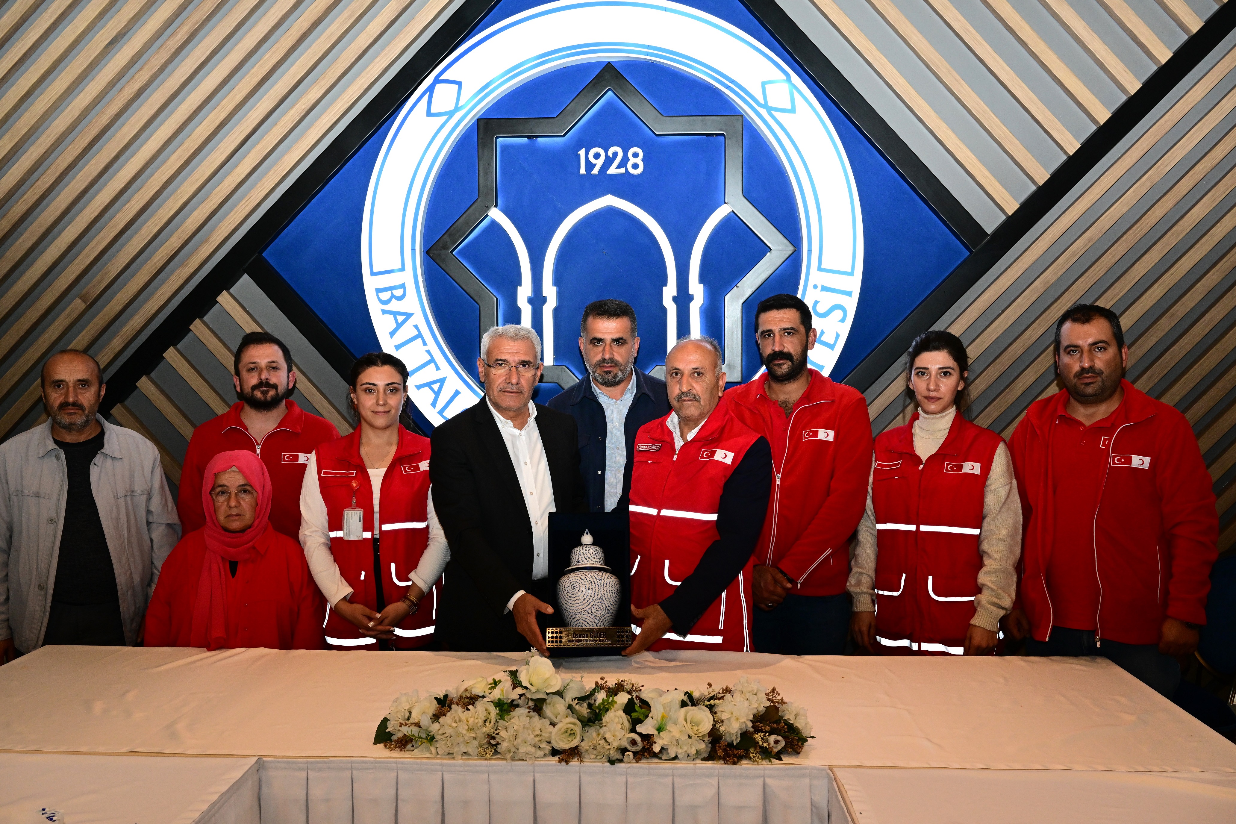 Başkan Güder Kızılay Çalışanlarıyla Bir Araya Geldi