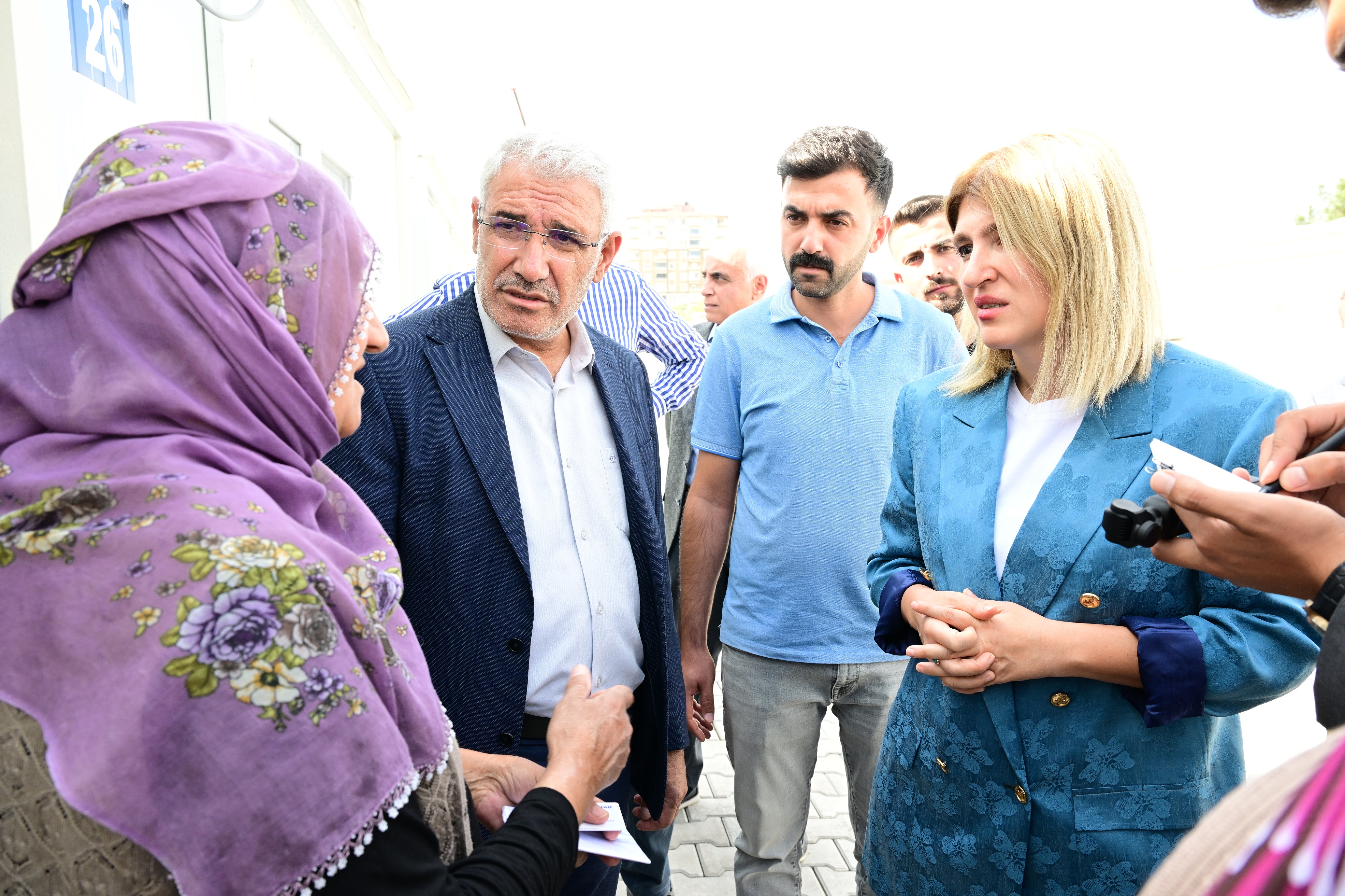 Başkan Güder ve Milletvekili Ölmeztoprak Depremzedeleri Yalnız Bırakmıyor