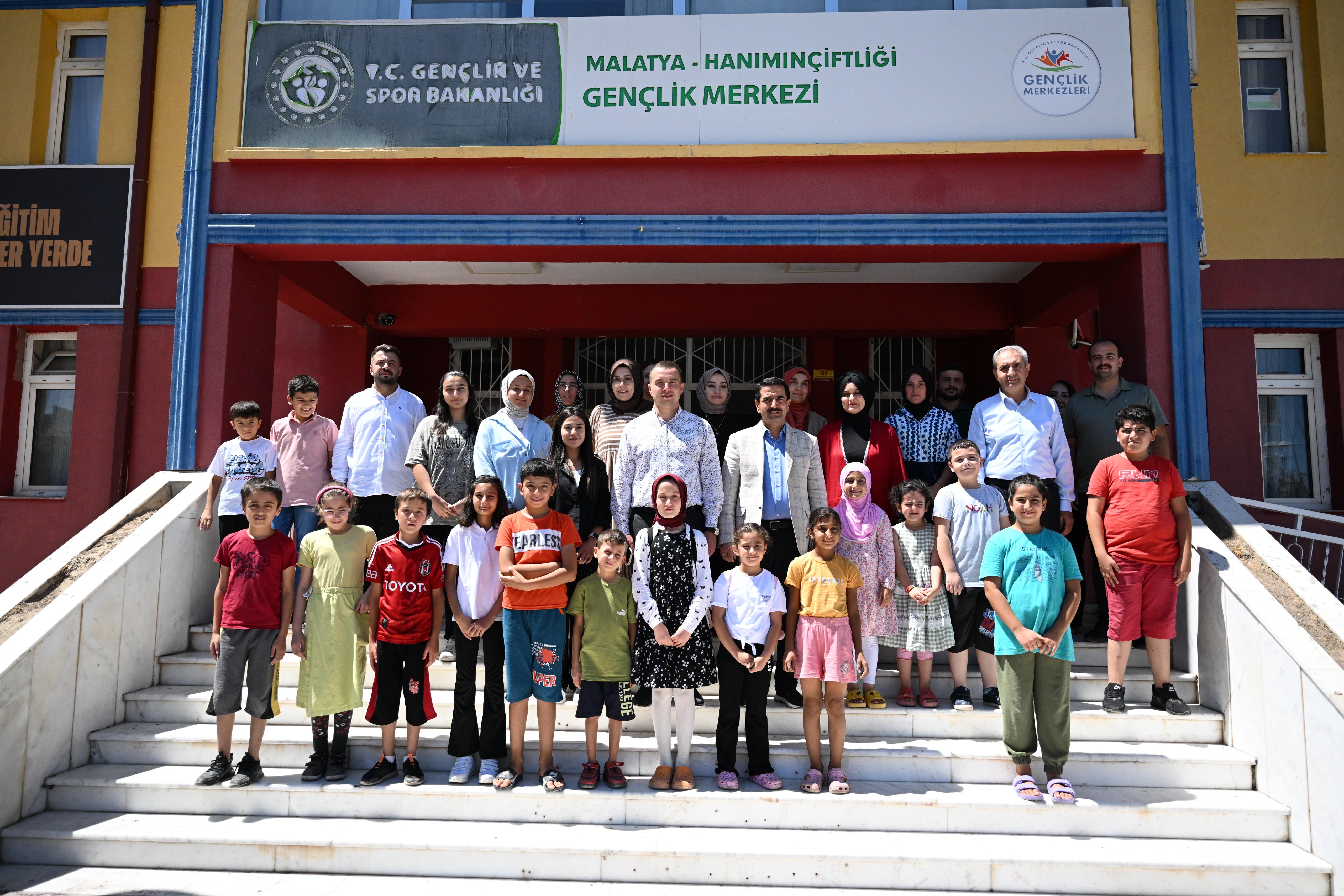 Başkan Taşkın, Gençlik Merkezi'ni Ziyaret Etti