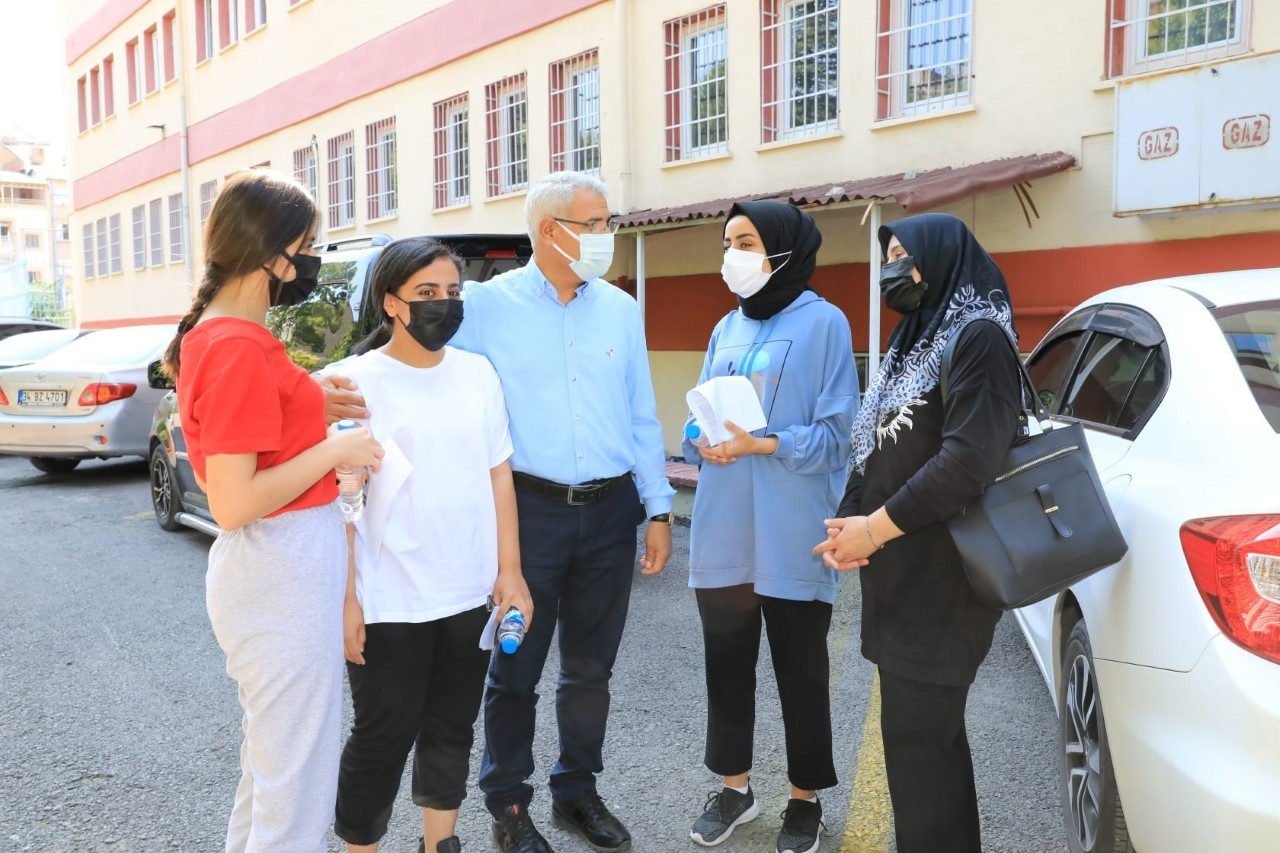 Başkandan öğrencilere destek