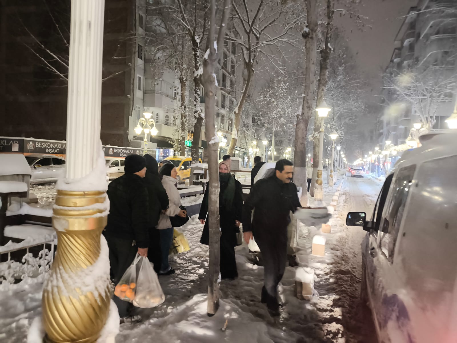 BATTALGAZİ BELEDİYESİ GECE BOYU SAHADAYDI