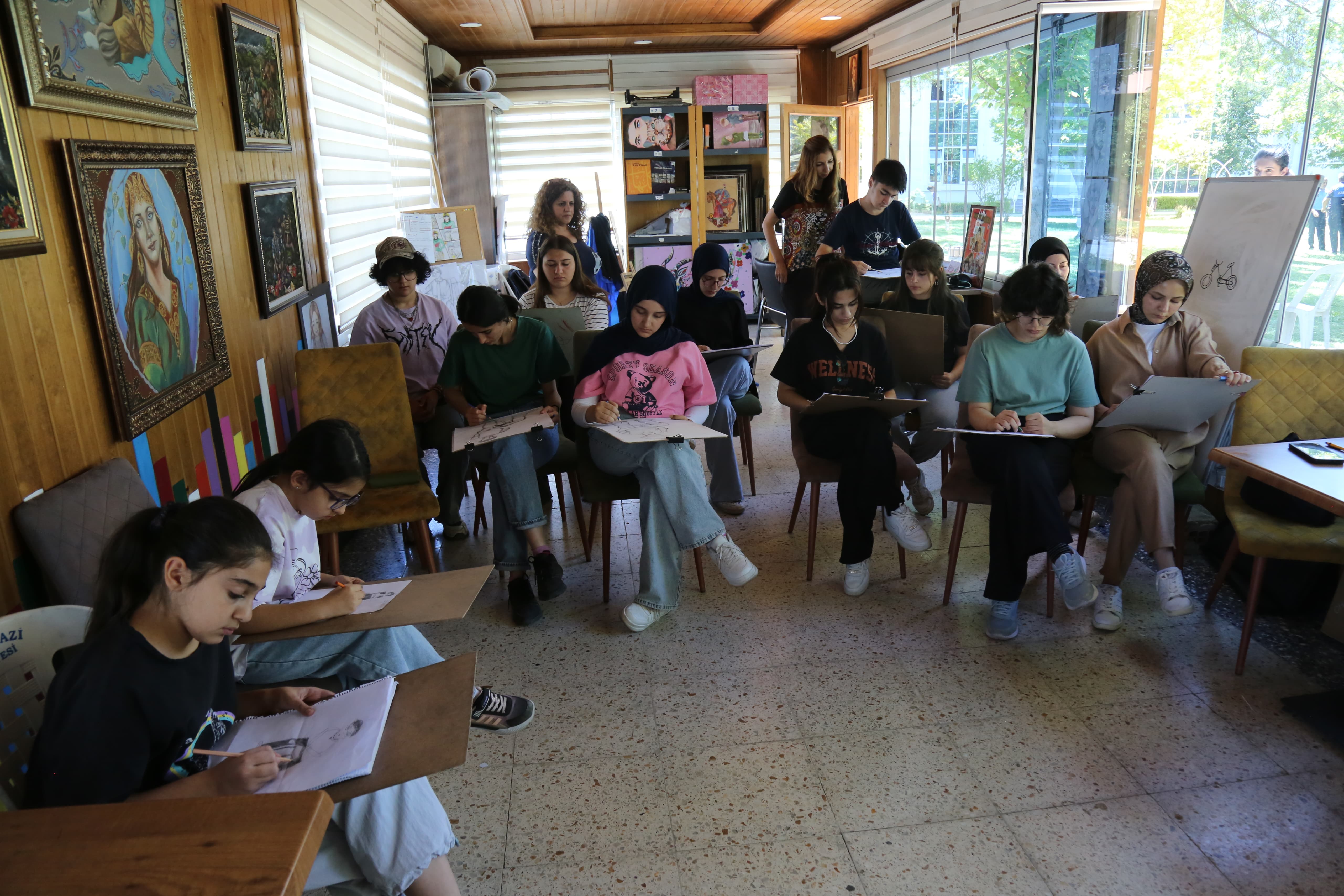 BATTALGAZİ BELEDİYESİ GELECEĞİN SANATÇILARINI YETİŞTİRİYOR