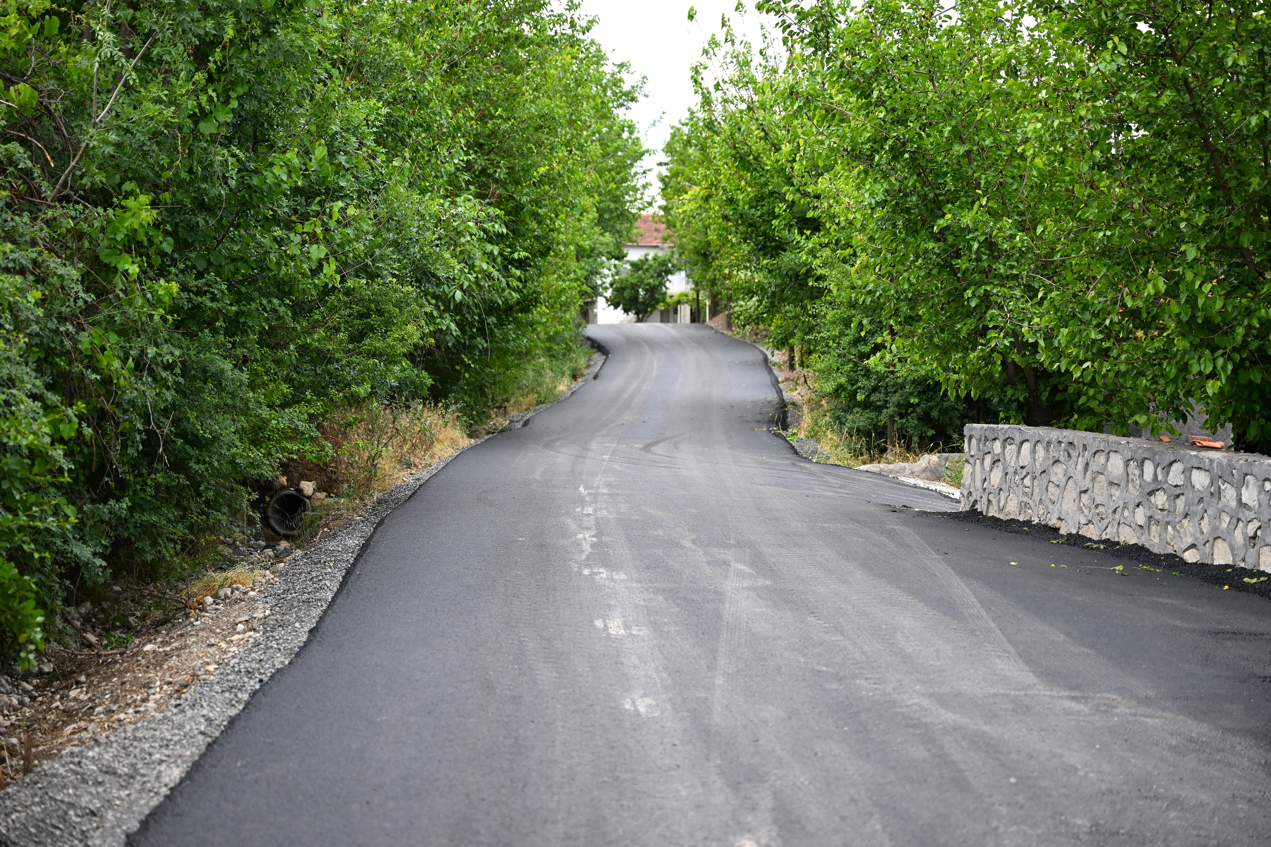 BATTALGAZİ BELEDİYESİ’NDEN MEYDANBAŞI MAHALLESİ’NE SICAK ASFALT HİZMETİ