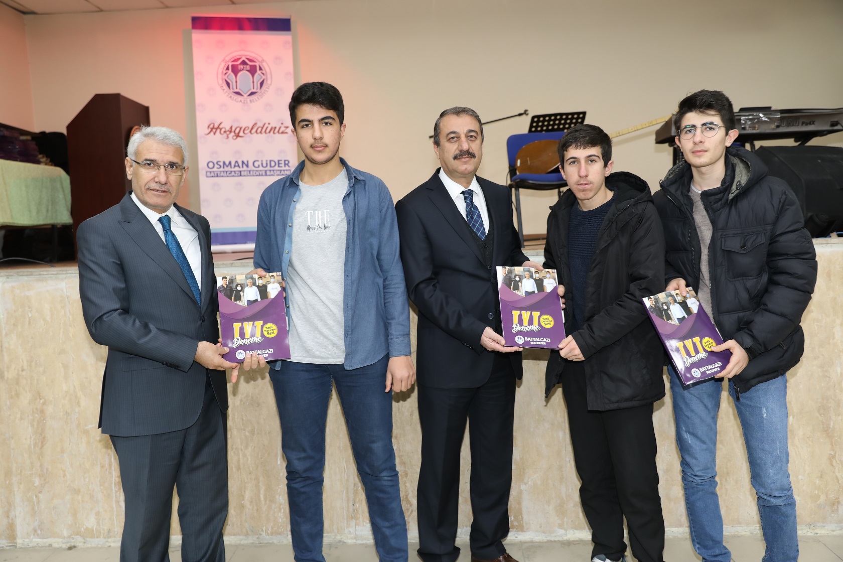 Battalgazi'de 4 Bin Öğrenciye Eğitim Seti Hediye Edildi