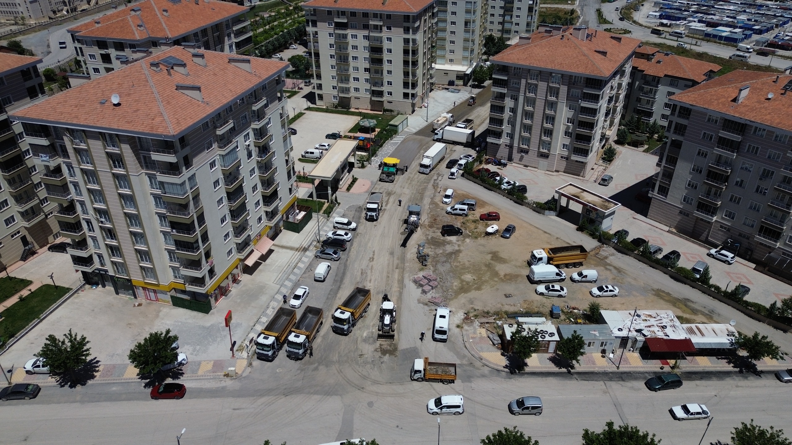 Battalgazi’de Asfalt Seferberliği: Hatunsuyu ve Selçuklu Mahallelerinde Çalışmalar Sürüyor