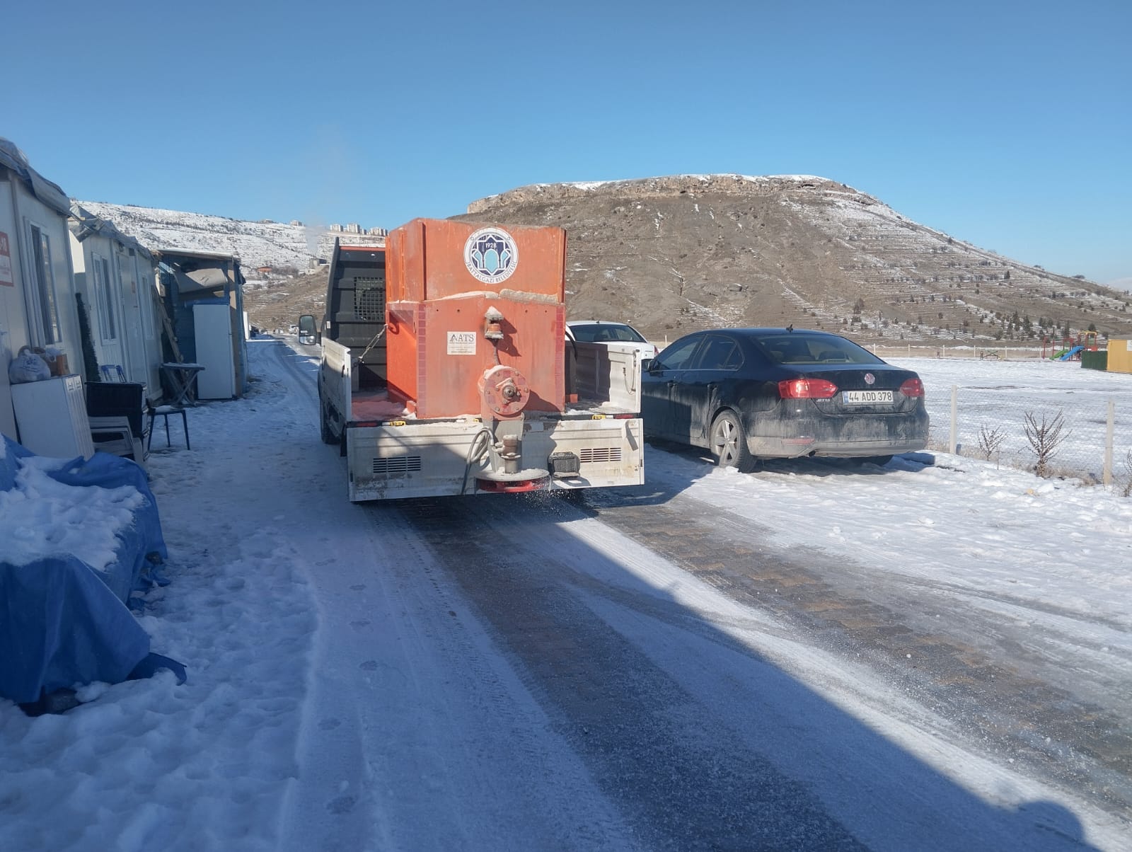 BATTALGAZİ’DE KARLA MÜCADELE ÇALIŞMALARI GECE BOYU SÜRDÜ