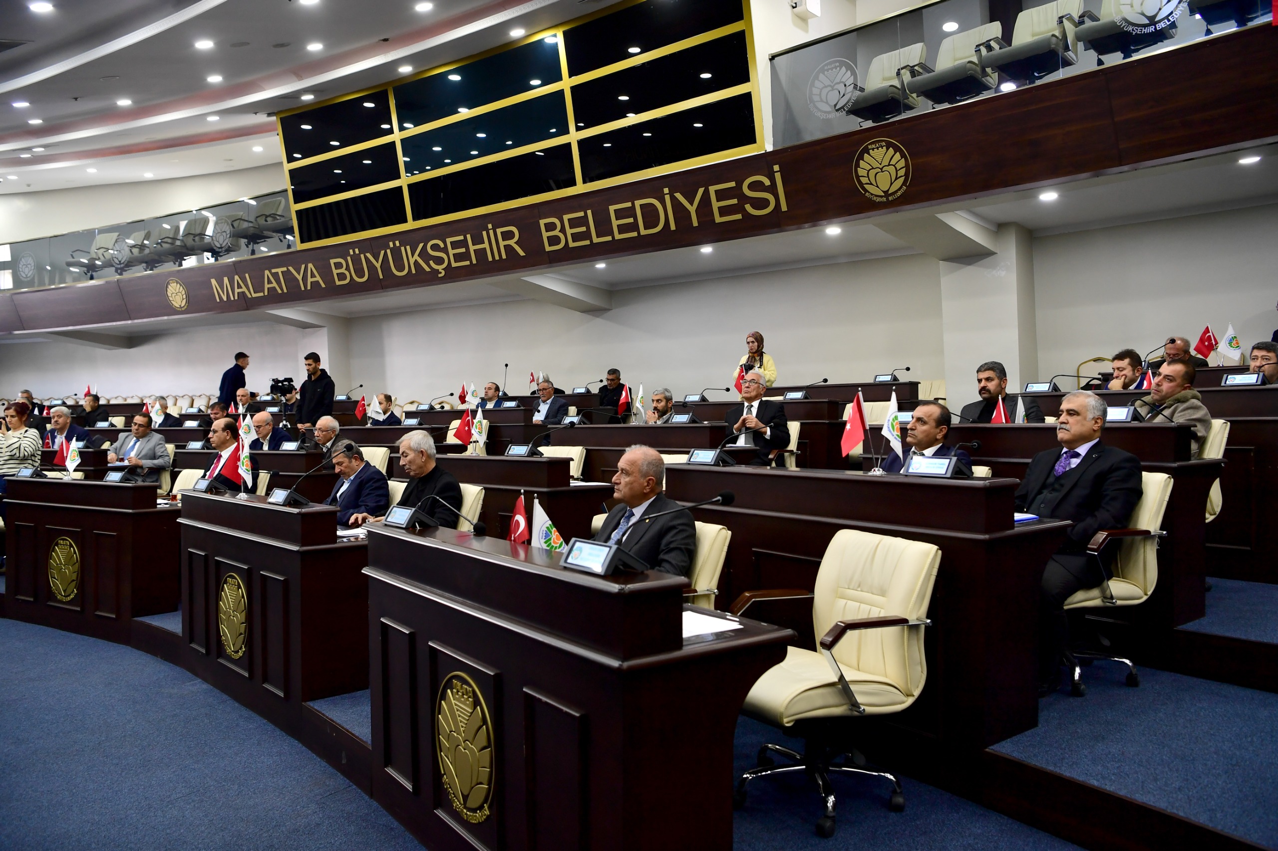 Büyükşehir Belediyesi Kasım Ayı Meclis Toplantısında Konuşan Başkan Er, “BİZ MAZERETE SIĞINMAYIZ HİZMET İÇİN VARIZ”