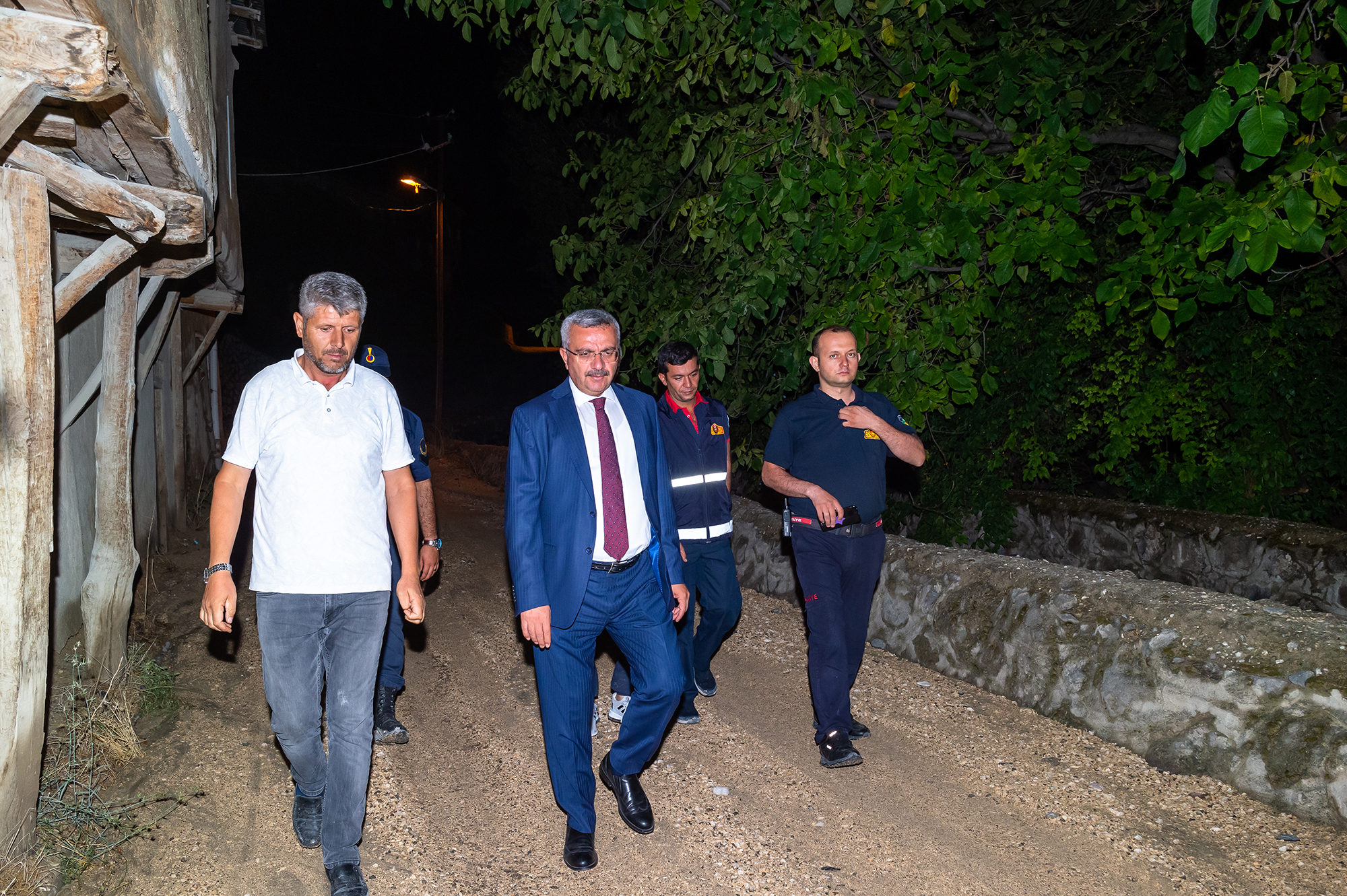 Büyükşehir Belediyesi Sel Bölgesine Anında Müdahale Etti