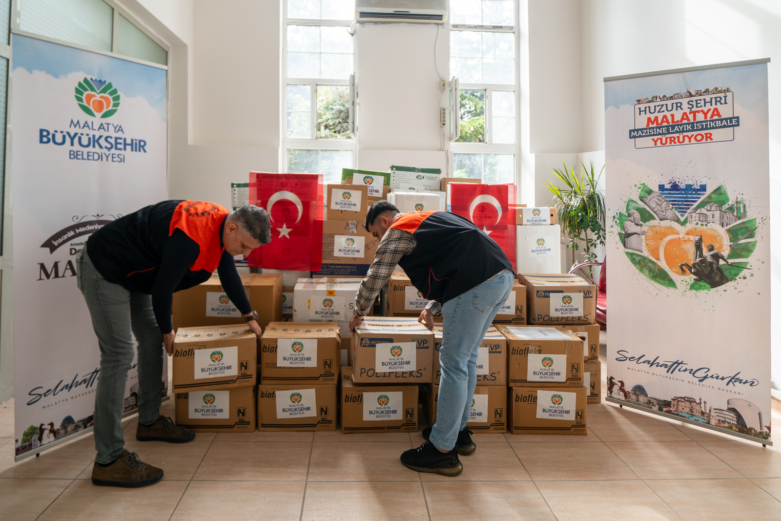 Büyükşehir Belediyesinden Savaş Bölgelerine İlaç Yardımı