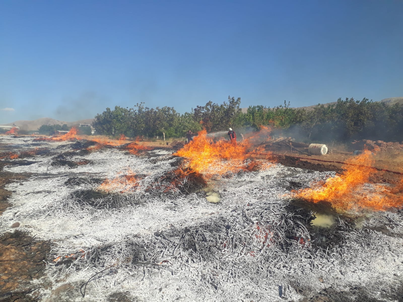 Büyükşehir İtfaiyesi Durmadan Çalışıyor