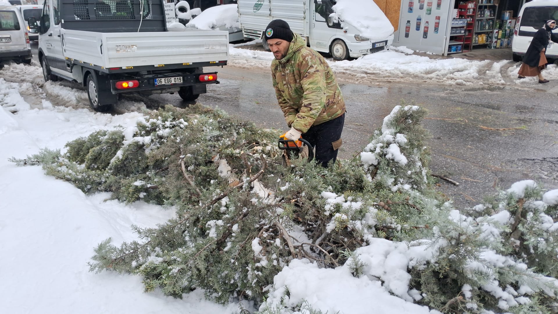 BÜYÜKŞEHİR KARLA MÜCADELEDE 24 SAAT ARALIKSIZ ÇALIŞIYOR