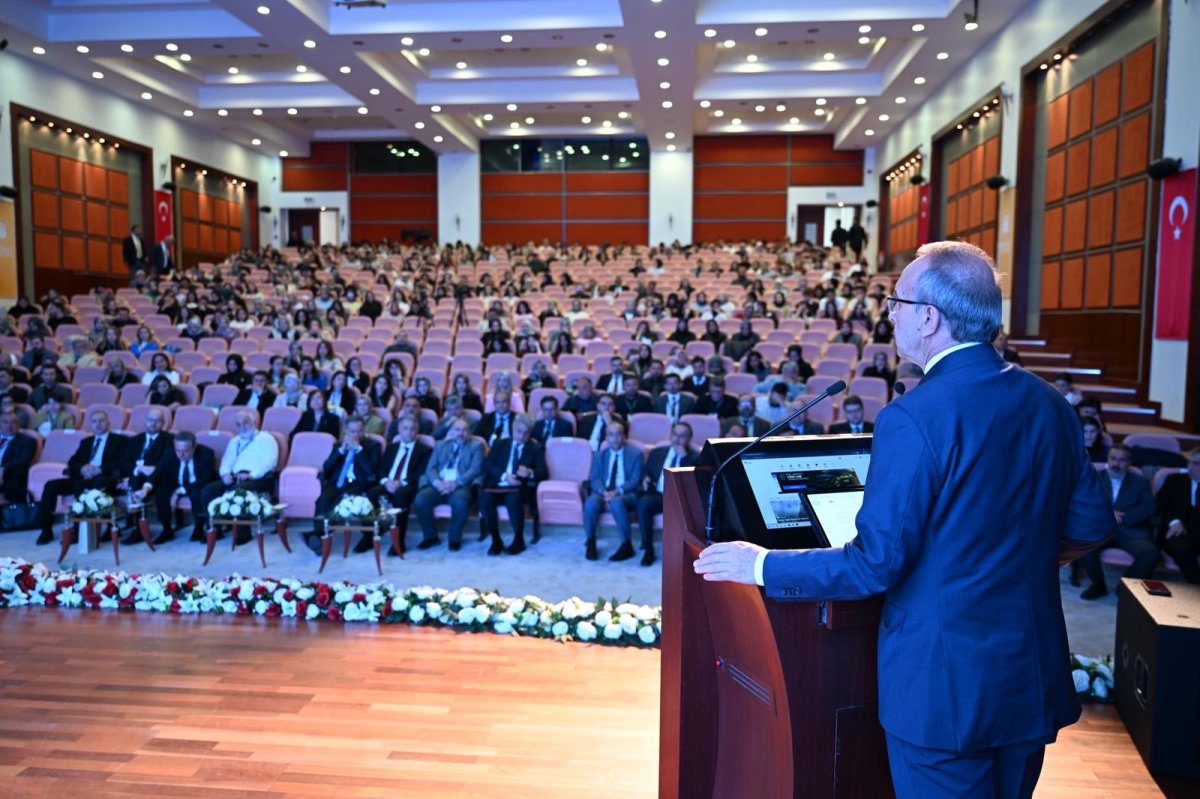 Demografik Gelecek Zirvesi Kapsamında “Türkiye’de Doğurganlık Çöküşü ile Mücadele” Çalıştayı Malatya’da Gerçekleştirildi