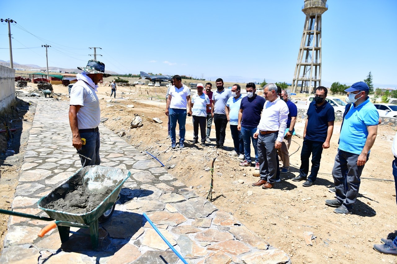 Çınar, açık hava müzesindeki çalışmaları inceledi