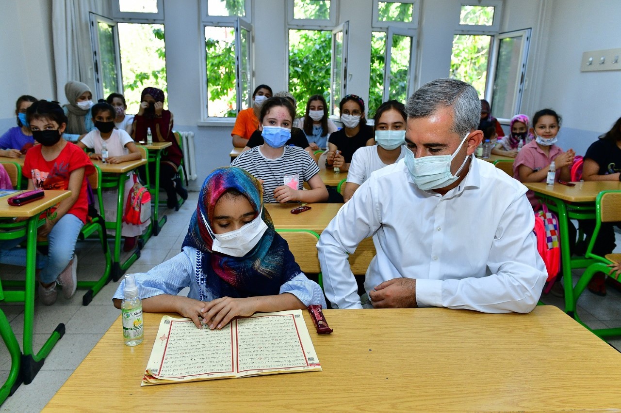 Çınar, kursiyerlerinin çalışmalarını inceledi