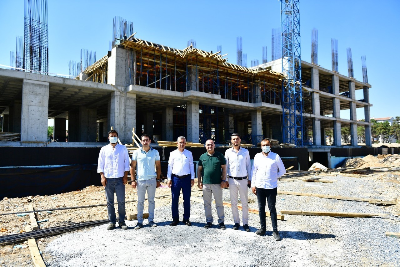 Çınar, yeni belediye hizmet binasını inceledi