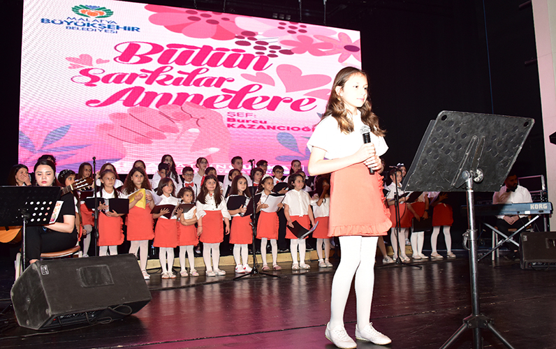 Çocuk Korosundan "Bütün Şarkılar Annelere" Konseri